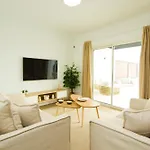 Vila Casa Olivia - By Az *